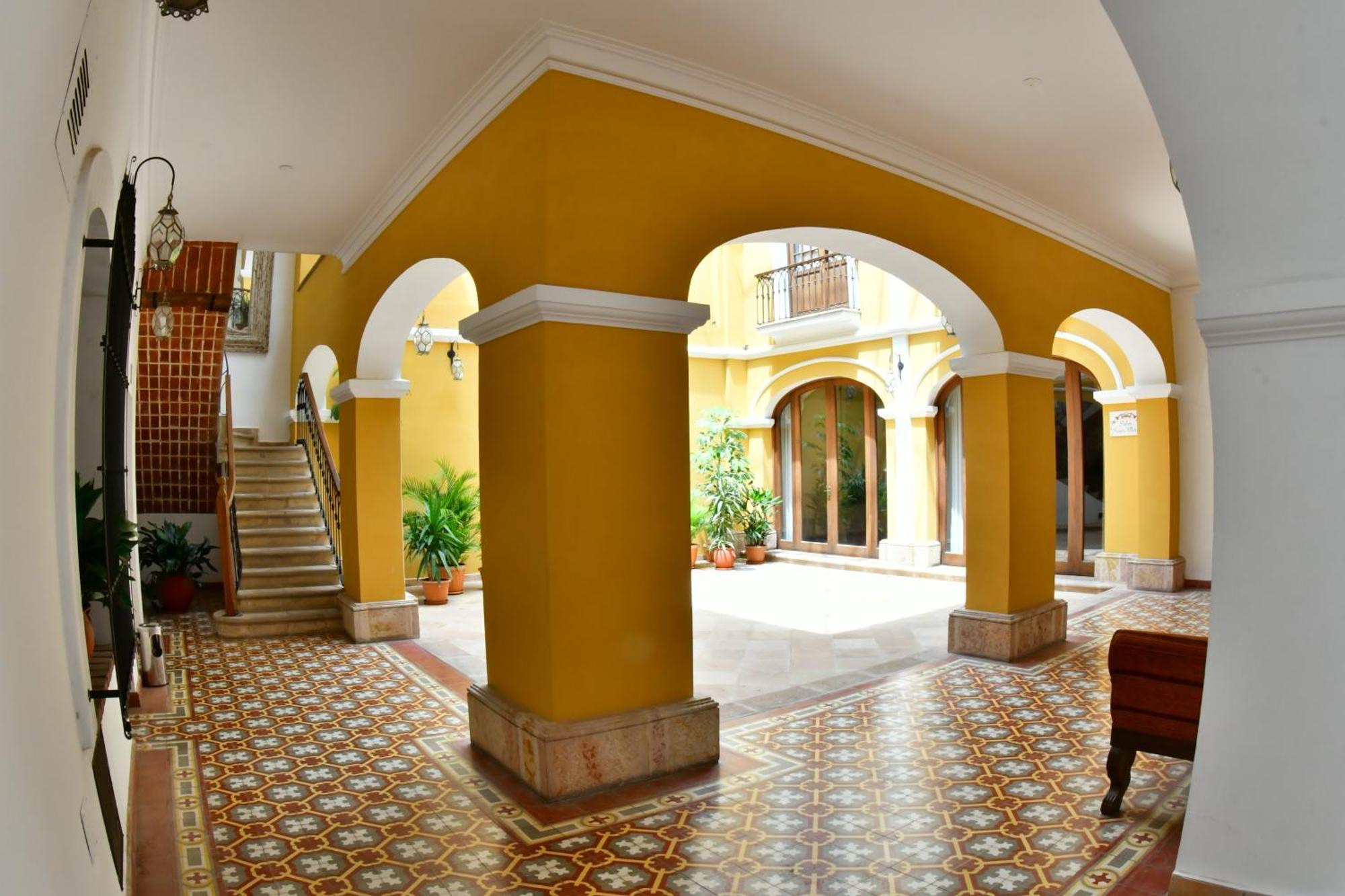Parador Santa Maria La Real Sucre Esterno foto