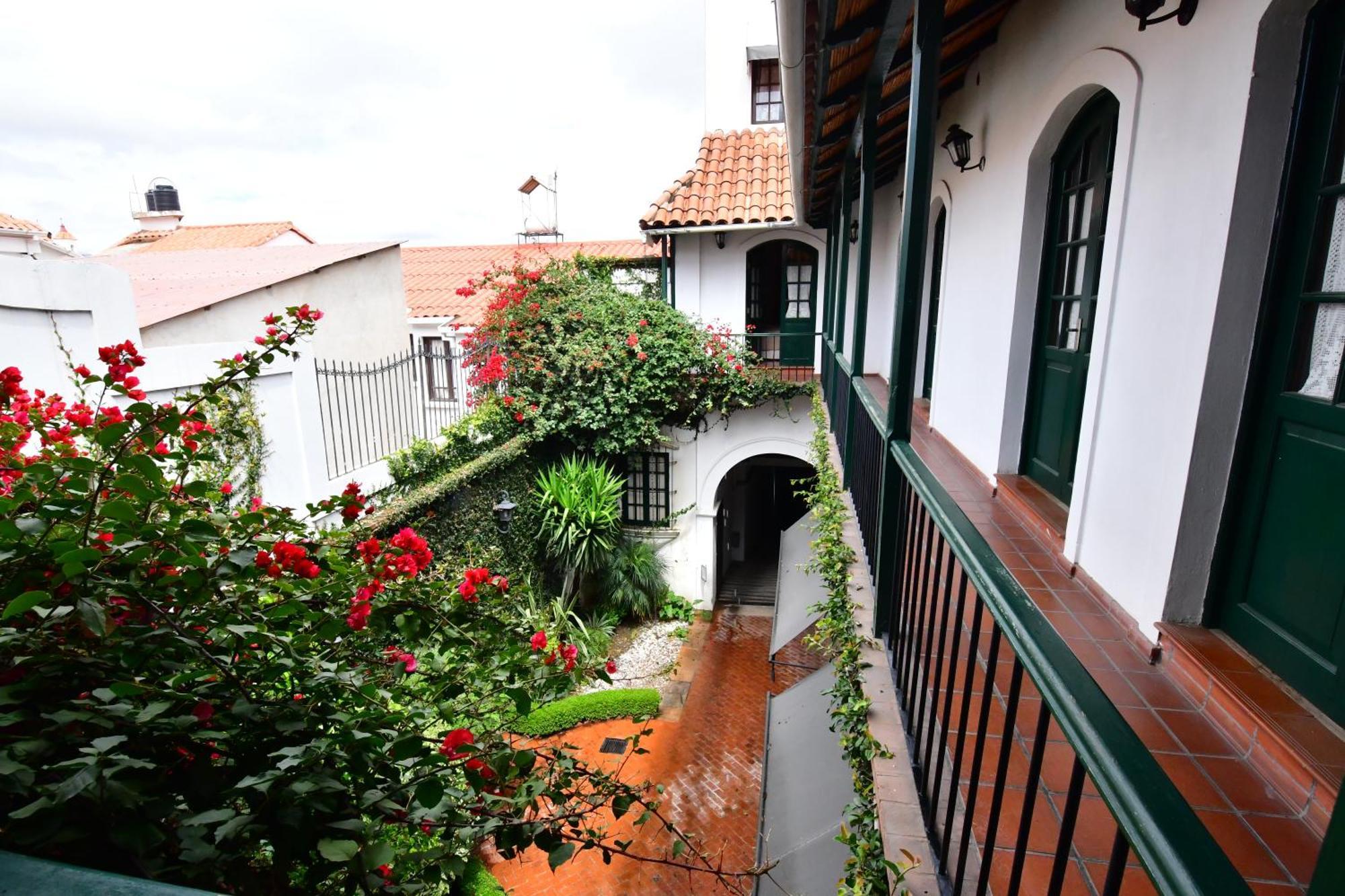 Parador Santa Maria La Real Sucre Esterno foto